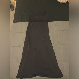 I’m selling this dress I tired it on I couldn’t fit it